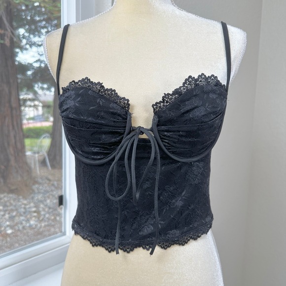 Selfie Leslie Tops - Selfie Leslie Lace Bustier Crop Top Medium Black Floral Milkmaid Dark Romantic